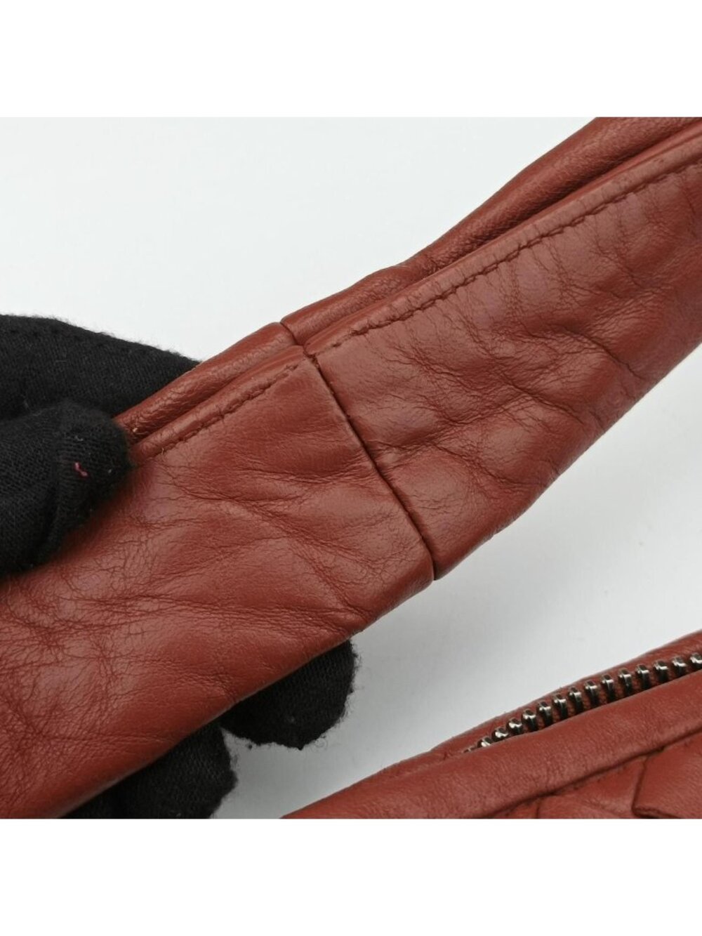 Bottega Veneta Intrecciato Red Lambskin Handbag - Picture 14 of 15